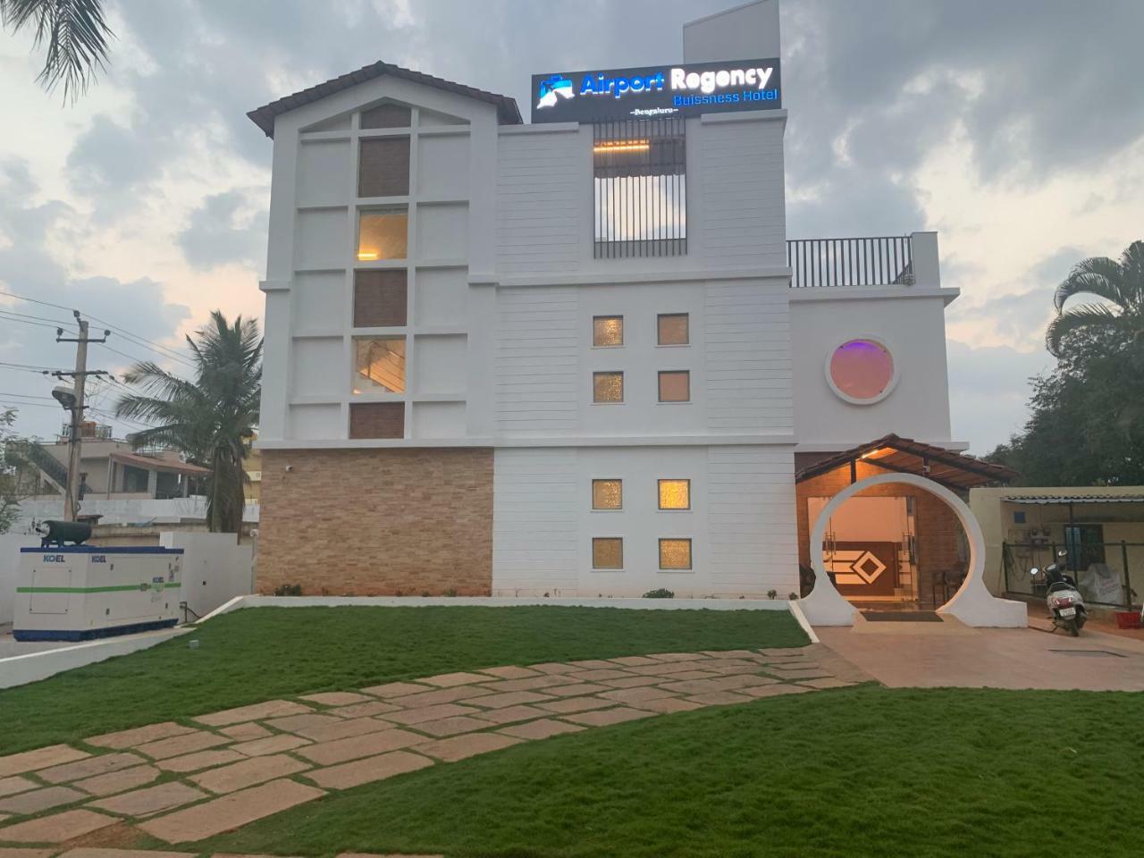 Airport Regency Hotel Devanahalli Kültér fotó